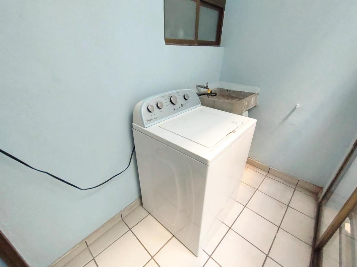 Departamento Amplio Con Estacionamiento Wifi 300 A Poquitos Pasos De Catedral Apartment Сакатекас Екстериор снимка